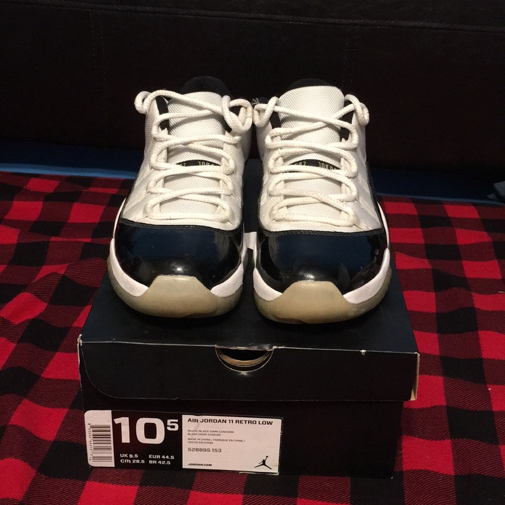 Jordan 11 Low “Concord”